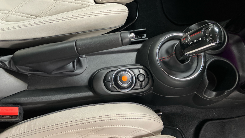 MINI Hatchback 2.0 Cooper S Exclusive II 5dr Auto [Comfort/Nav] Petrol Hatchback